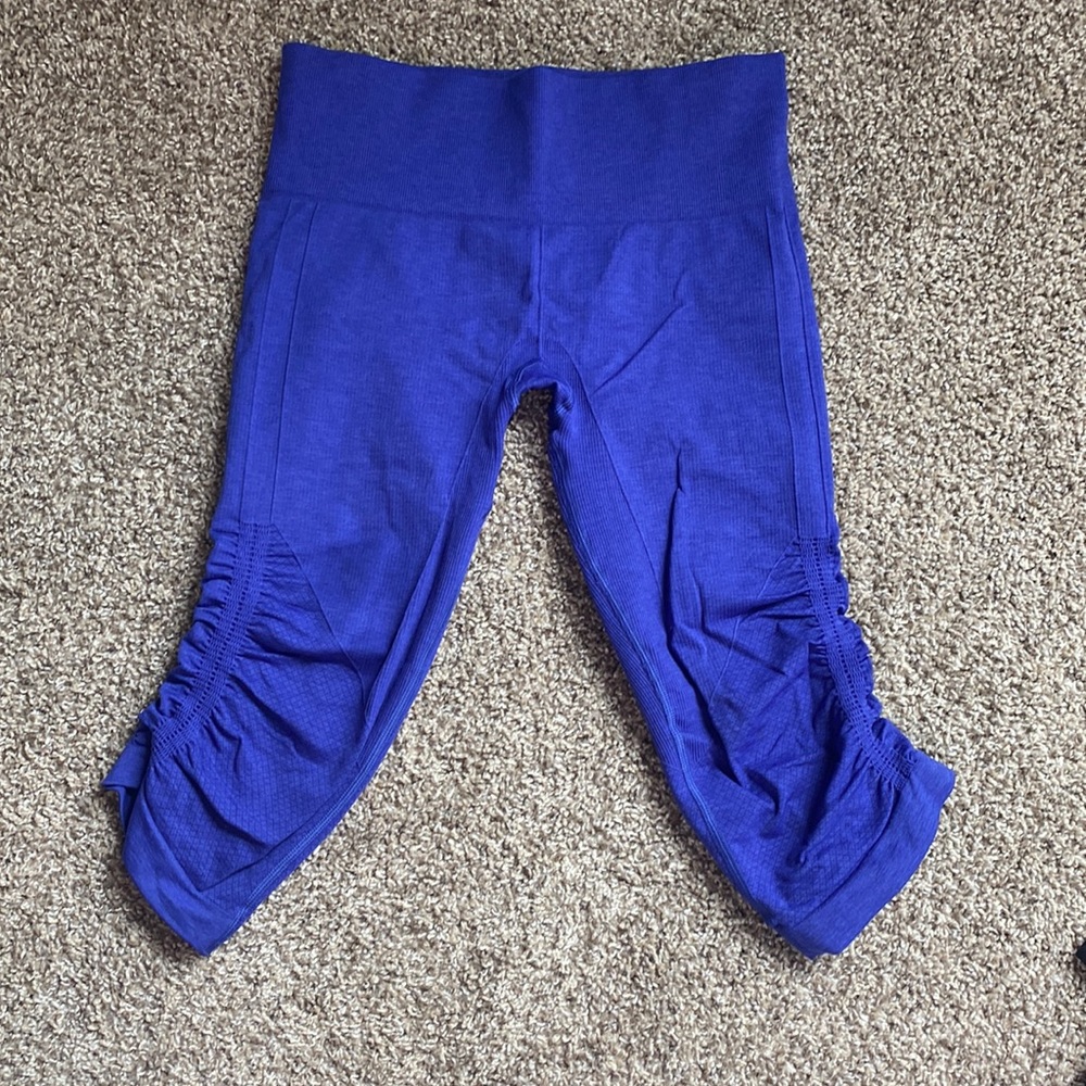 Lululemon Size 6 Cropped Leggings